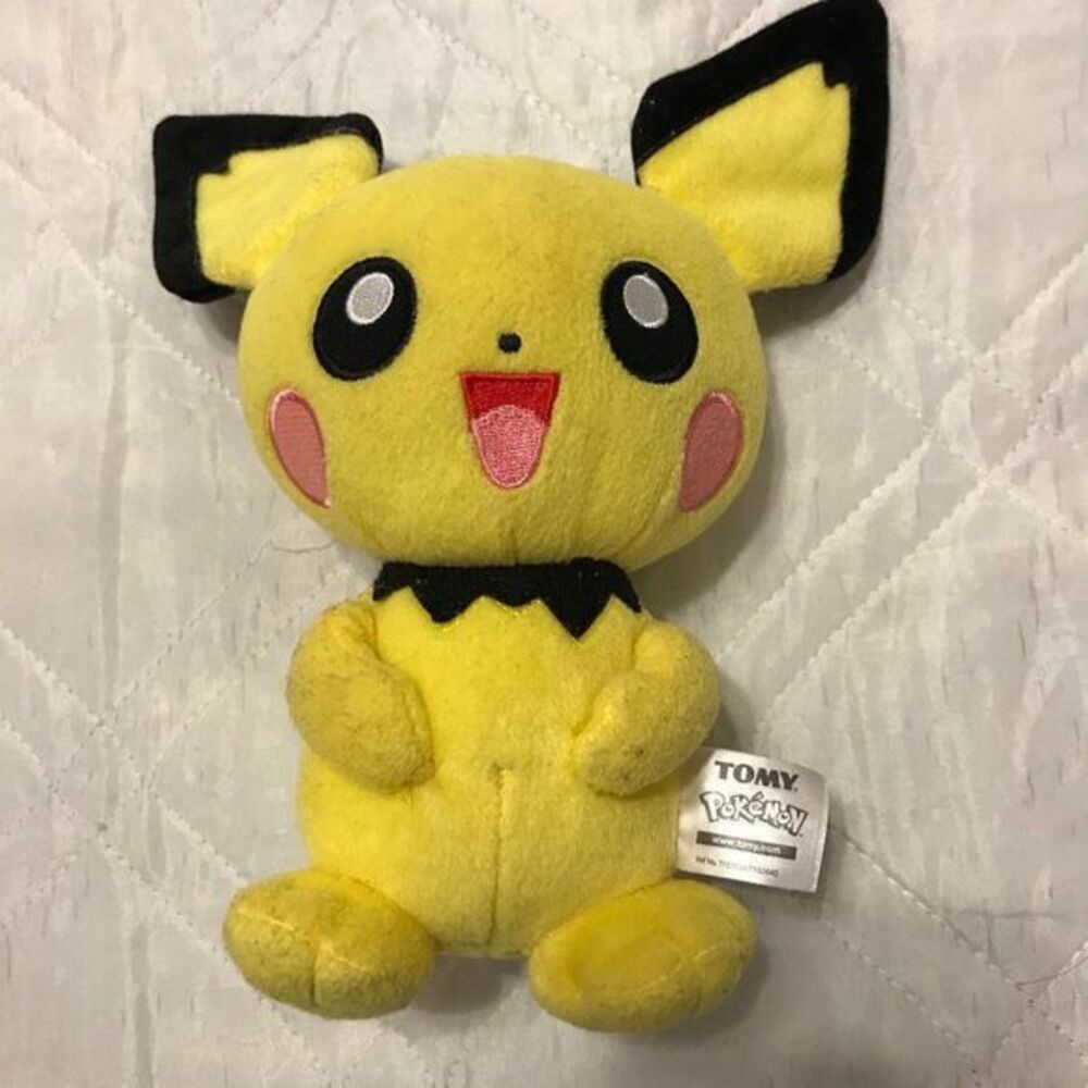 2015 Pokemon Pikachu Tomy plush 9"
